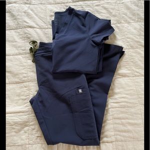 Women’s FIGS SCRUB SET in Night Sky (blue). NEW without tags. Top XXS, Bottom XS